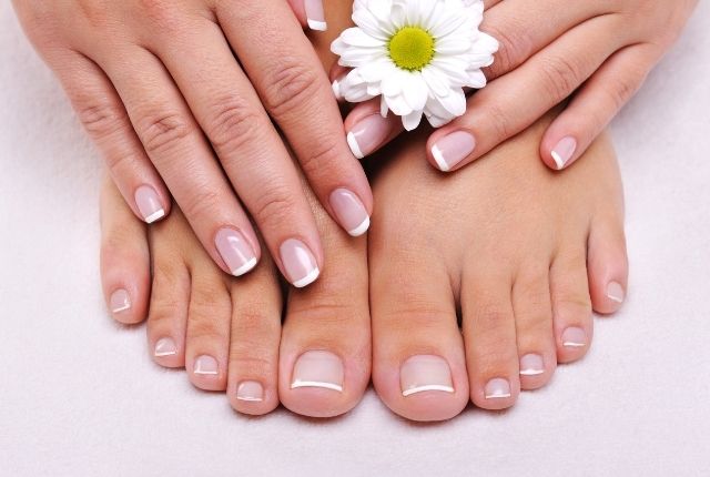 Manicure Tradicional + Pedicure Tradicional