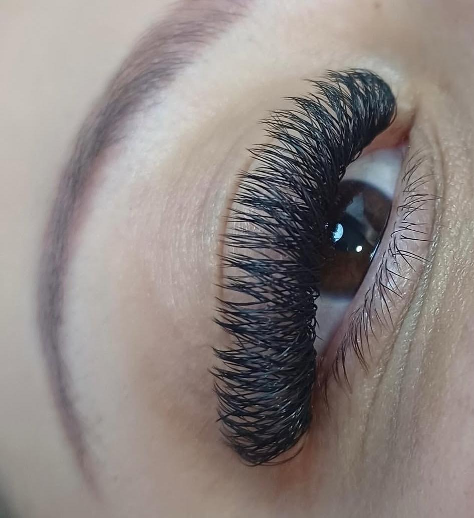 Cílios Voluma Brasileiro + Design De Sobrancelhas